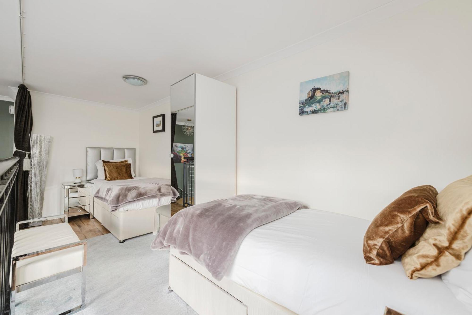 Joivy Stylish Apartment With Balcony In Old Town Эдинбург Экстерьер фото