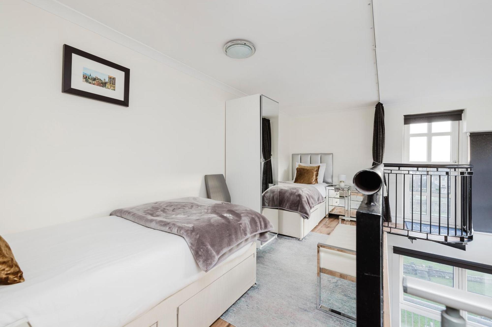 Joivy Stylish Apartment With Balcony In Old Town Эдинбург Экстерьер фото